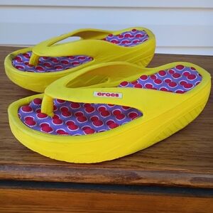 CROCS SZ 9 LADIES GETAWAY ROCKER POLKA DOT INSOLE THONG FLIP FLOPS